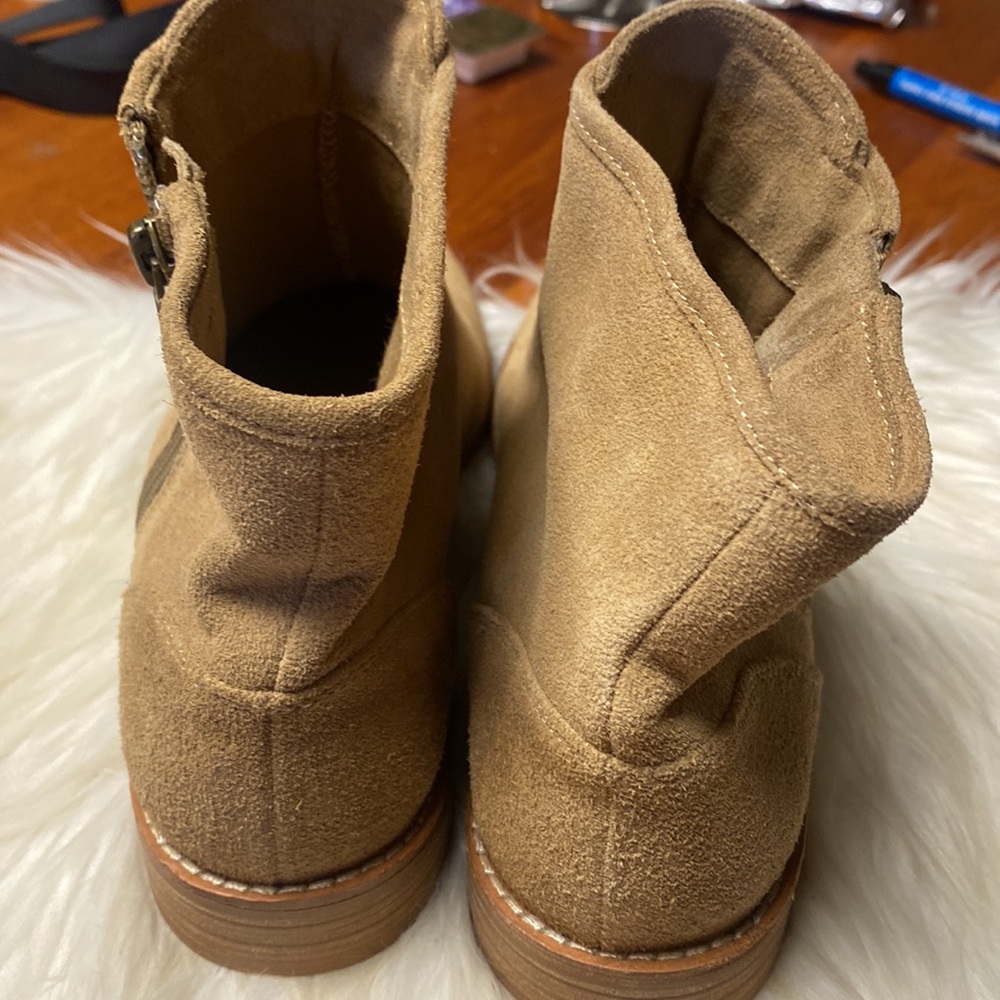 Light tan zip up suede booties by Splendid size 6.5 - Picture 4 of 6